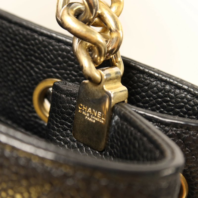 CHANEL 牛皮皮革Bucket金扣鏈帶肩背袋-16