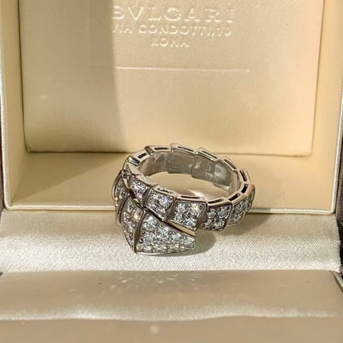 BVLGARI寶格麗SERPENTI VIPER蛇頭白金滿鑽蛇戒s碼， 2023購入