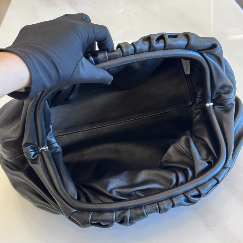 *SHIHNA名牌精品* BOTTEGA VENETA 大款雲朵皺褶牛皮手拿包-5