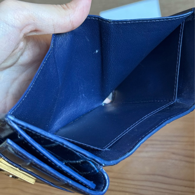 Balenciaga Hourglass鱷魚壓紋牛皮三折短夾-11