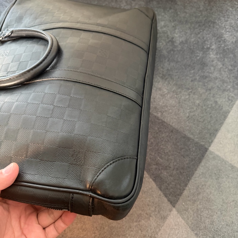 Lv黑色壓紋棋盤格公事包-4