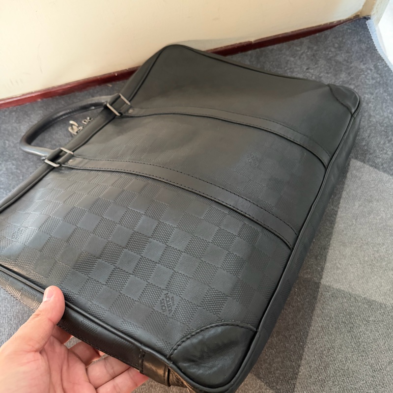 Lv黑色壓紋棋盤格公事包-6