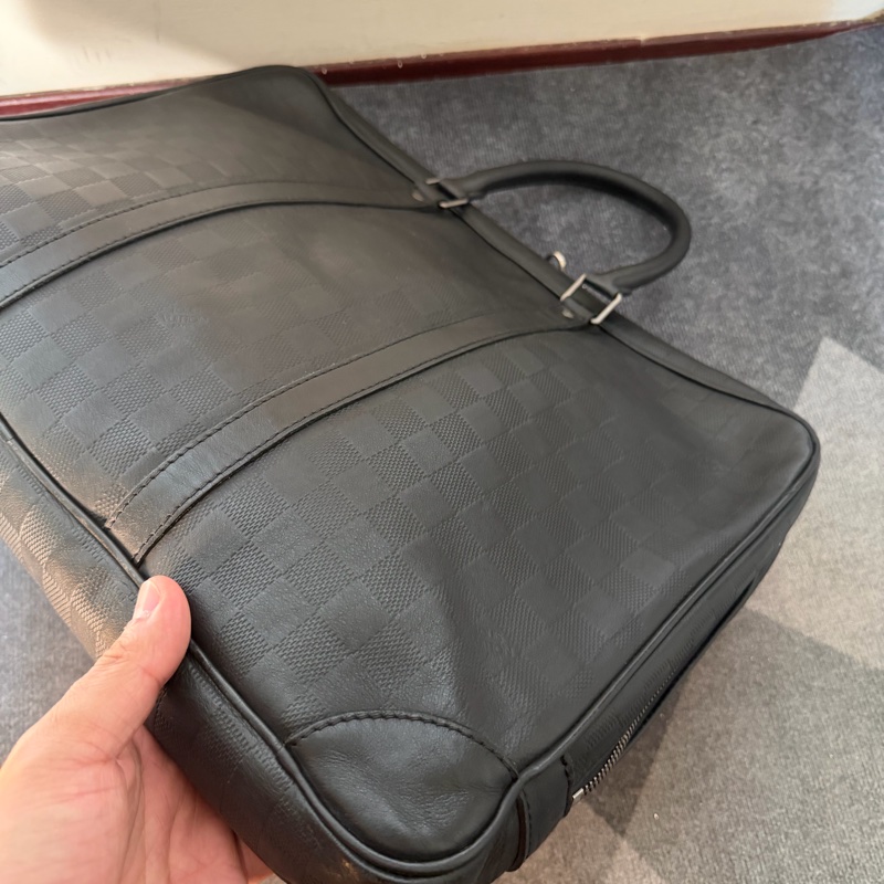 Lv黑色壓紋棋盤格公事包-7