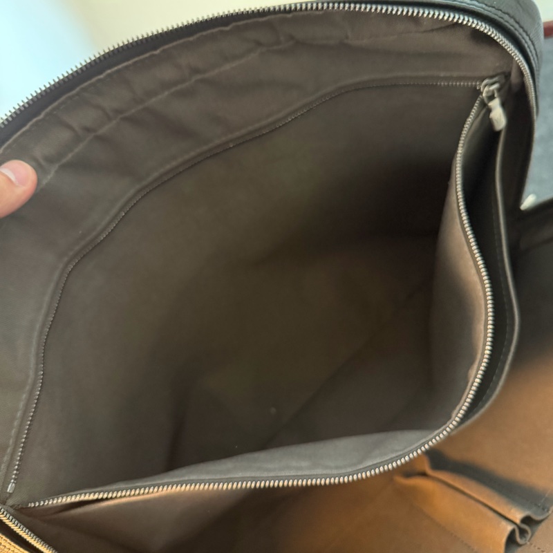 Lv黑色壓紋棋盤格公事包-10