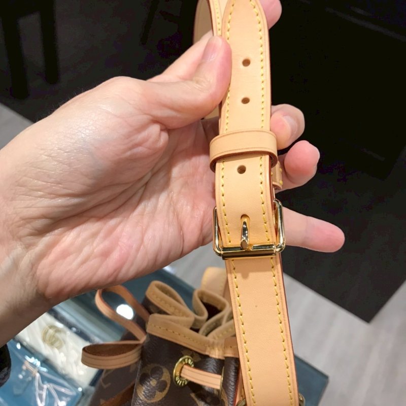 LV 斜背包/側背包/手提包/水桶包 NOE BB  M46983 9成新-16