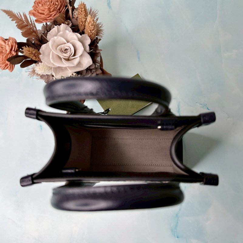 GUCCI 全新mini深藍色琴譜小包-4