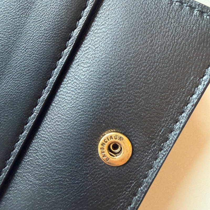 914intheair精品代購『全新閒置』balenciaga巴黎世家bblogo黑色牛皮對開短夾皮夾-4