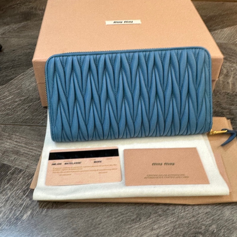 Miumiu 繆繆 經典褶皺長款拉鍊錢包 錢夾 手包 藍色 尺寸約20*2*10cm-1