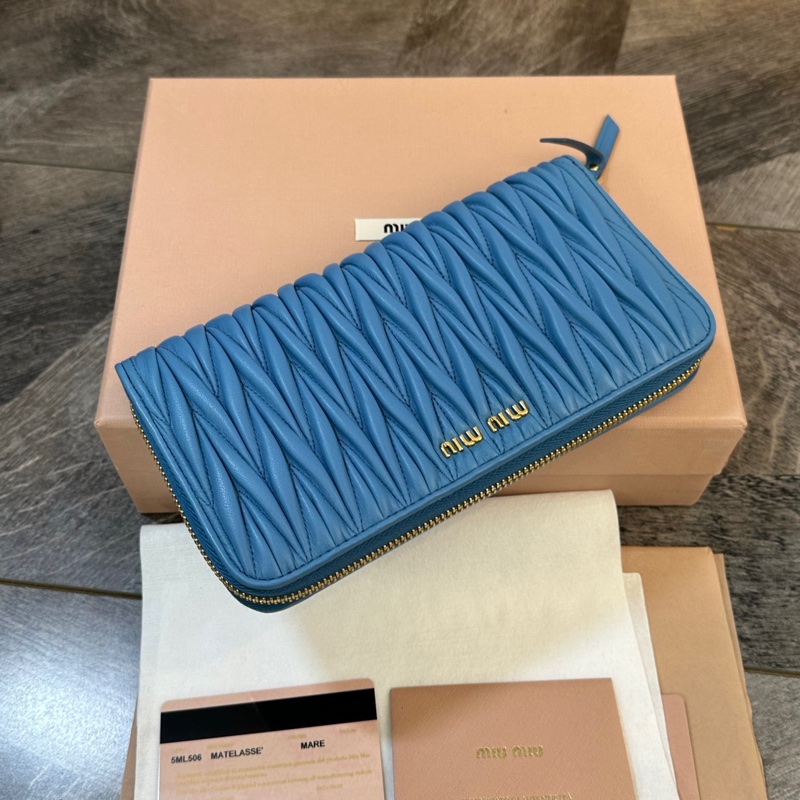 Miumiu 繆繆 經典褶皺長款拉鍊錢包 錢夾 手包 藍色 尺寸約20*2*10cm-2