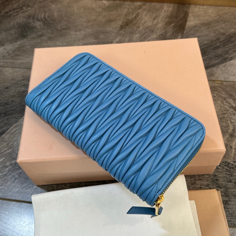 Miumiu 繆繆 經典褶皺長款拉鍊錢包 錢夾 手包 藍色 尺寸約20*2*10cm-7