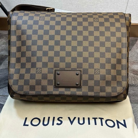 LV 經典棕色棋盤格郵差包 單肩斜挎包 大號 內外都有隔層 尺寸約35*8*28cm 附件：塵袋