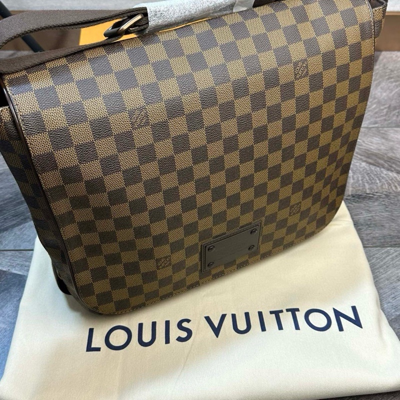 LV 經典棕色棋盤格郵差包 單肩斜挎包 大號 內外都有隔層 尺寸約35*8*28cm 附件：塵袋-2
