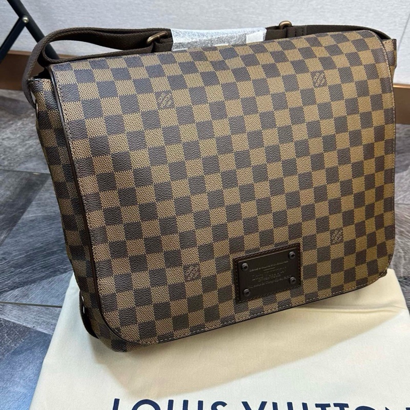 LV 經典棕色棋盤格郵差包 單肩斜挎包 大號 內外都有隔層 尺寸約35*8*28cm 附件：塵袋-3
