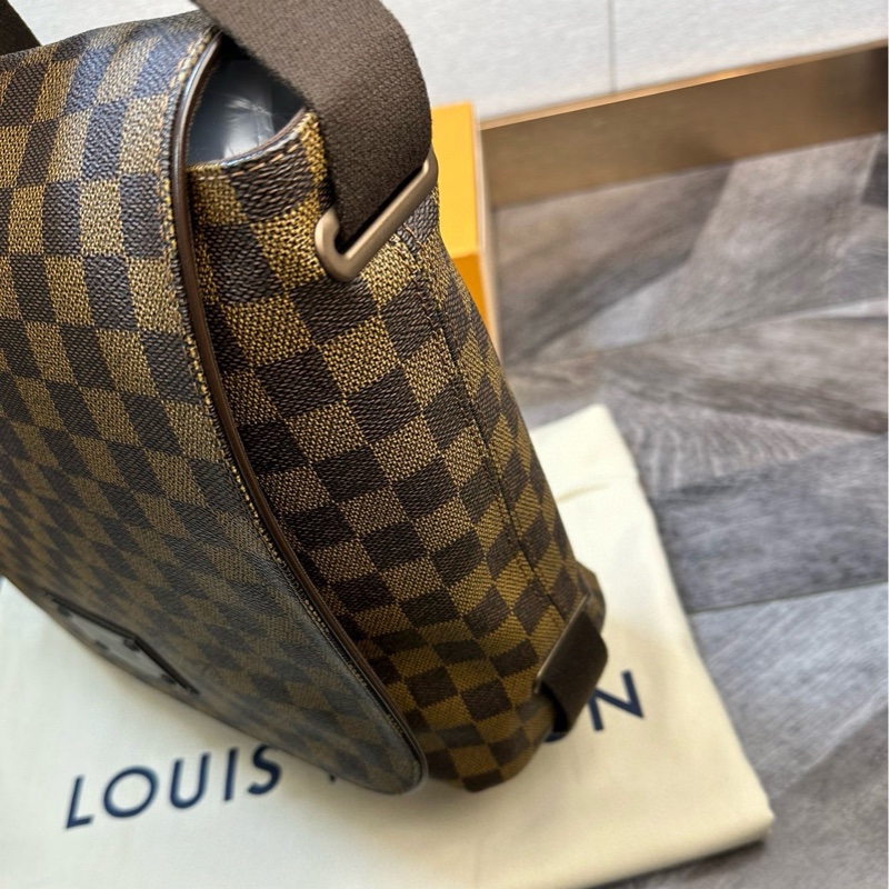 LV 經典棕色棋盤格郵差包 單肩斜挎包 大號 內外都有隔層 尺寸約35*8*28cm 附件：塵袋-5