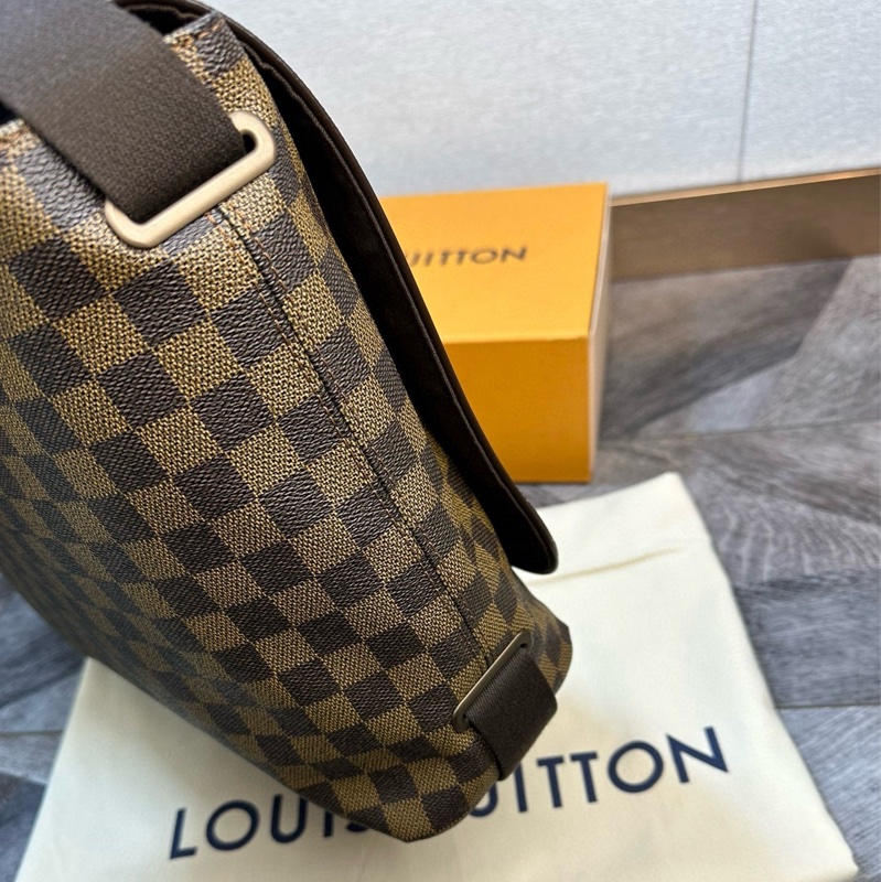 LV 經典棕色棋盤格郵差包 單肩斜挎包 大號 內外都有隔層 尺寸約35*8*28cm 附件：塵袋-6