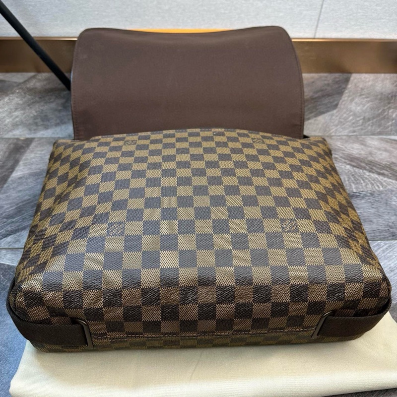 LV 經典棕色棋盤格郵差包 單肩斜挎包 大號 內外都有隔層 尺寸約35*8*28cm 附件：塵袋-8