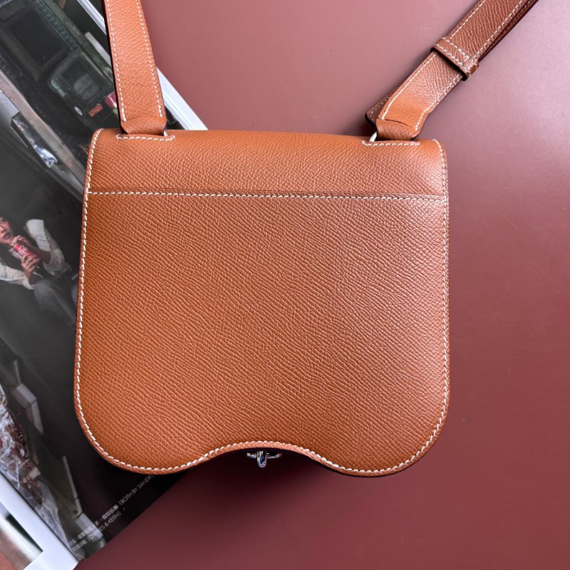 W刻::HERMES:: DELLA 18金棕色皮革銀釦肩背包 屁股包-2