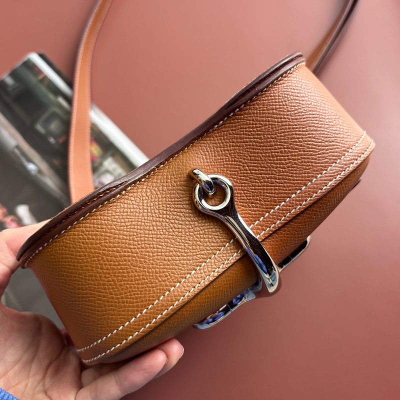 W刻::HERMES:: DELLA 18金棕色皮革銀釦肩背包 屁股包-3