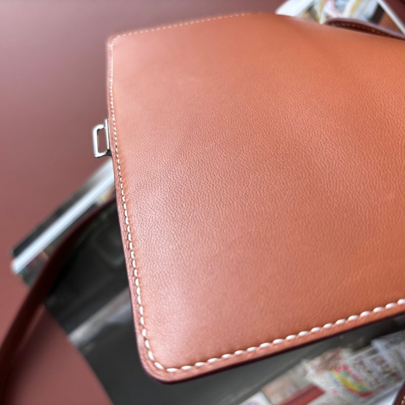 W刻::HERMES:: DELLA 18金棕色皮革銀釦肩背包 屁股包-27