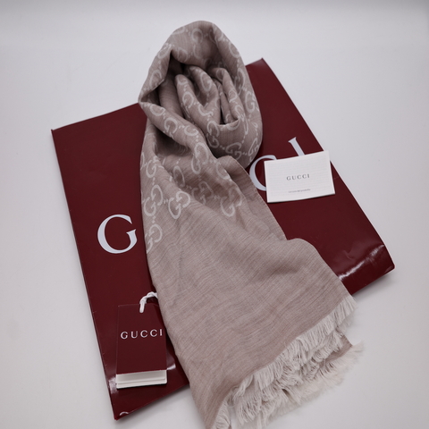 （閒置品♥️吊牌紙袋有) Gucci 古馳 GG logo  淺褐色 毛毛 鬚邊 圍巾