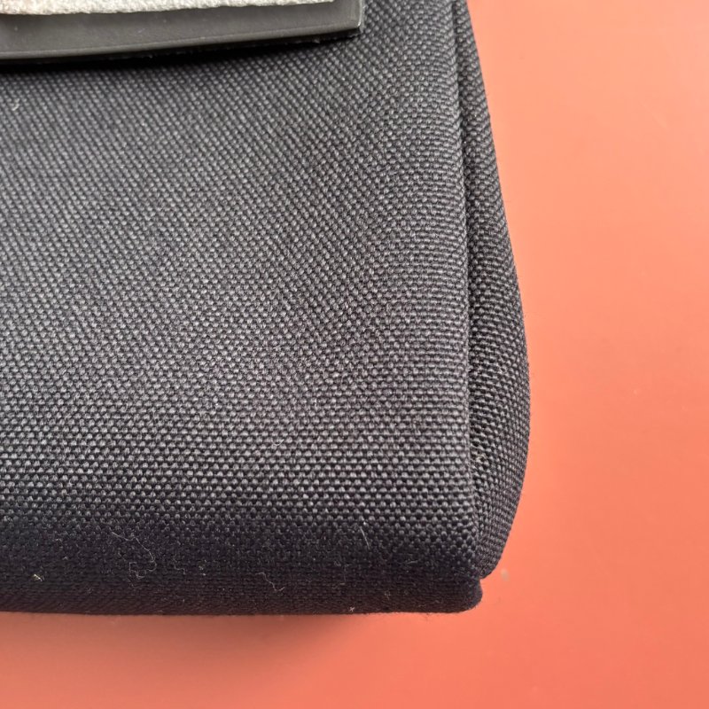 K刻 天菜::HERMES:: MINI HERBAG黑色帆布金釦斜背包-7