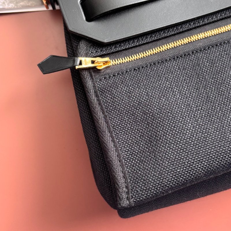 K刻 天菜::HERMES:: MINI HERBAG黑色帆布金釦斜背包-9