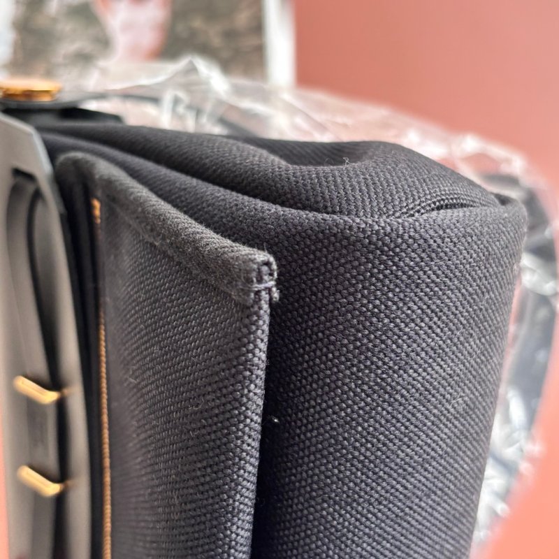 K刻 天菜::HERMES:: MINI HERBAG黑色帆布金釦斜背包-15