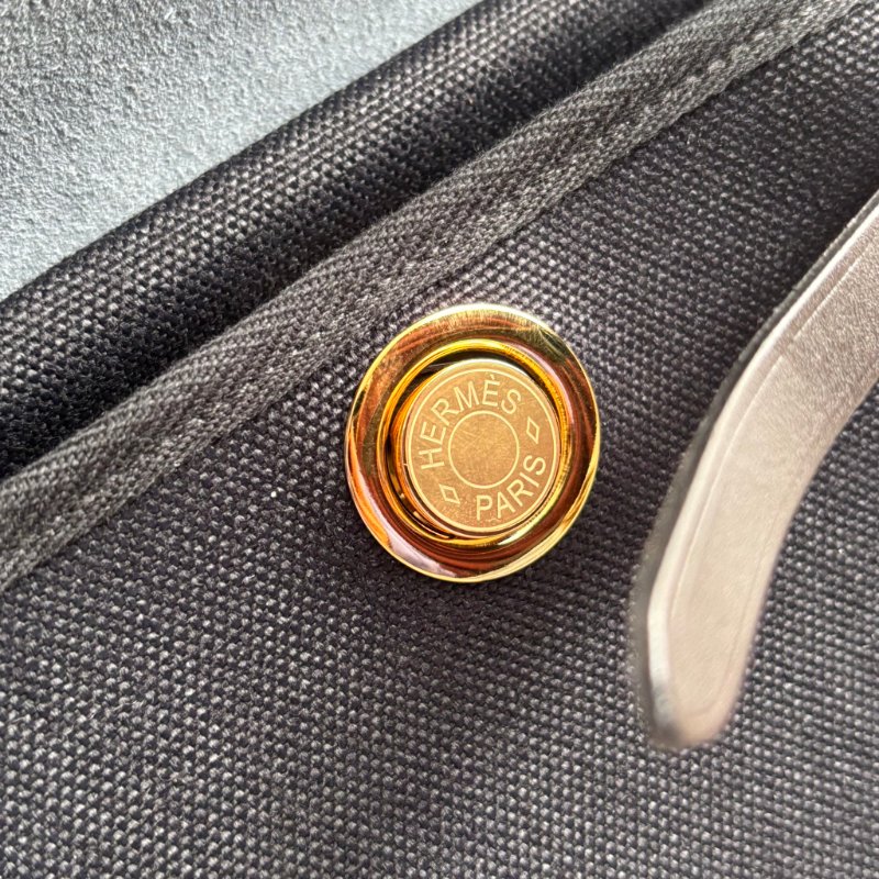 K刻 天菜::HERMES:: MINI HERBAG黑色帆布金釦斜背包-21