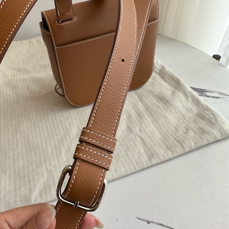 Hermes金棕銀屁股包 真的好好看欸della18-16