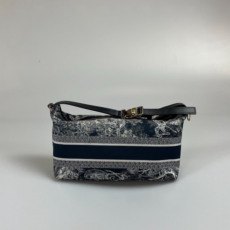 DIOR  老虎Travel Nomad 中型手拿包(科技布料)-1