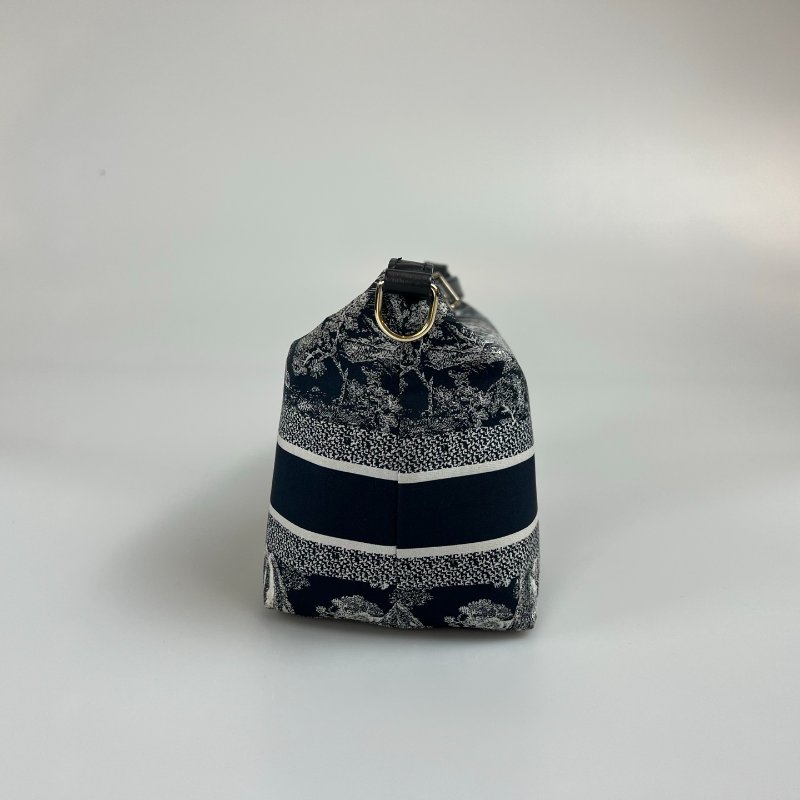 DIOR  老虎Travel Nomad 中型手拿包(科技布料)-3