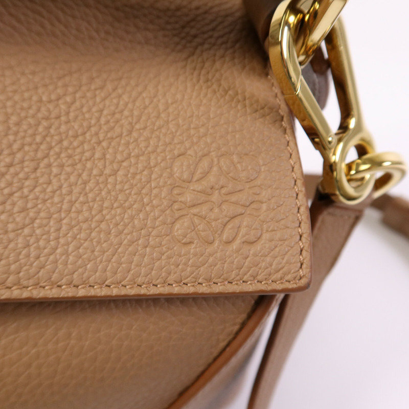 LOEWE 牛皮皮革Small Puzzle Edge金扣手挽肩背兩用袋-15