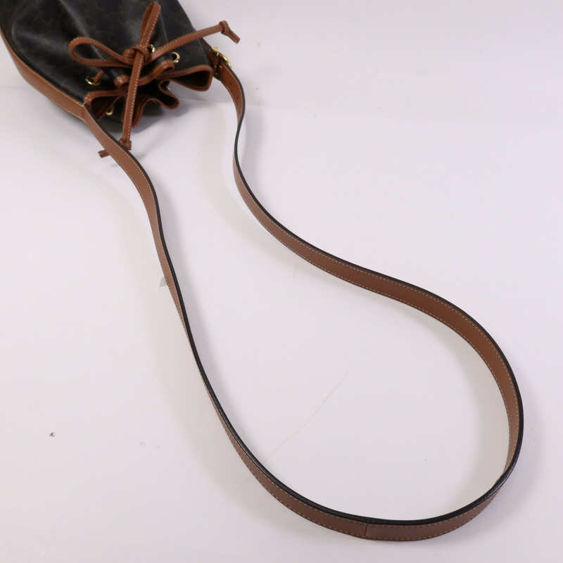 CELINE 塗層帆布Triomphe Drawstring Small bucket金扣肩背袋-6