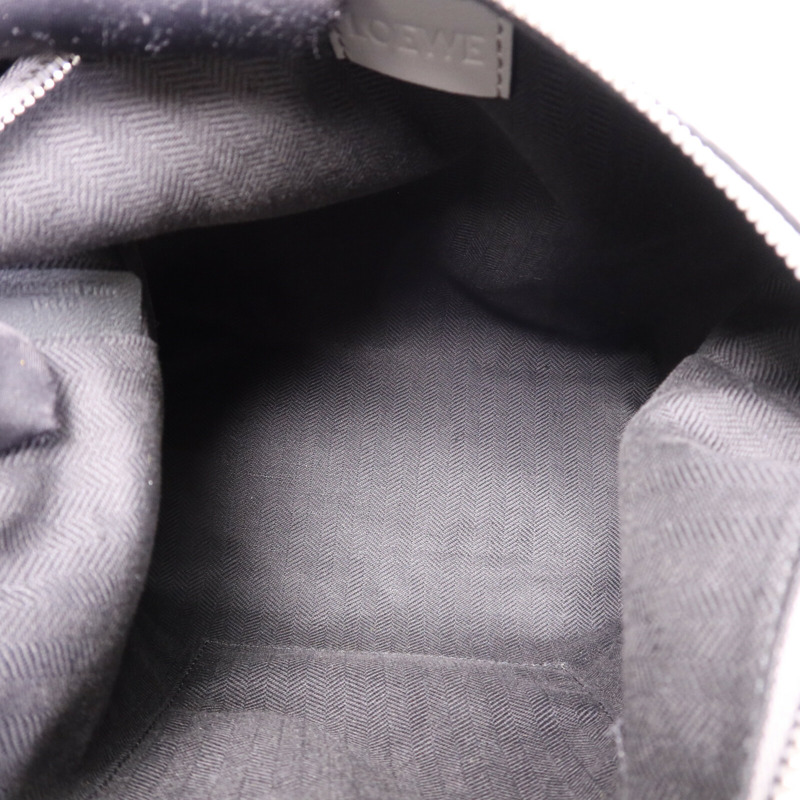 LOEWE 牛皮皮革Cubi Cross Body銀扣肩背袋-4