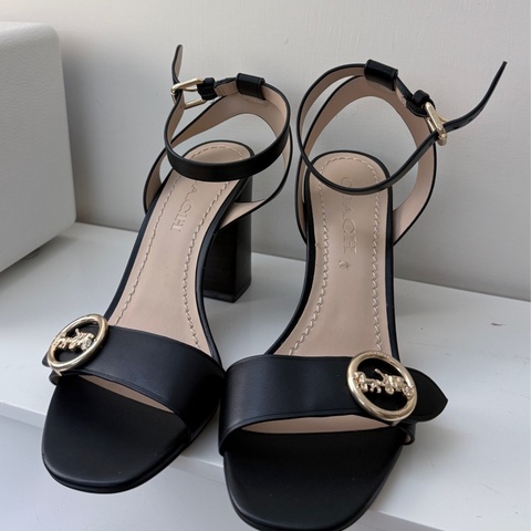 COACH 馬車質感粗跟鞋