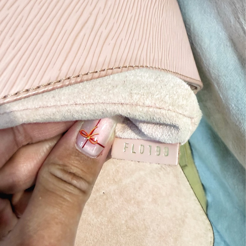 LV M52879 Locky BB二用斜背包-12