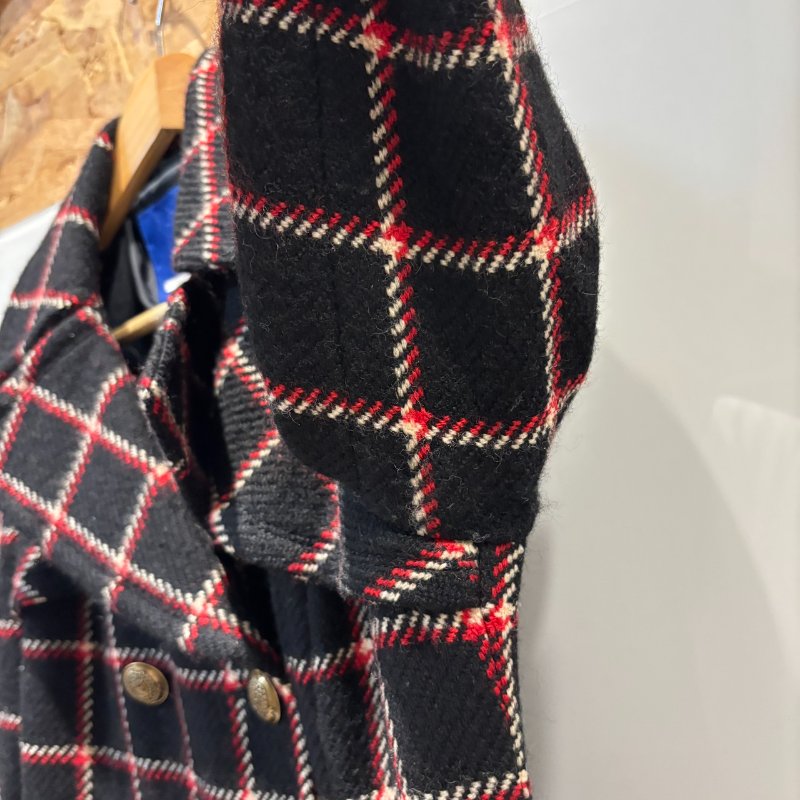 【美收精品】BURBERRY黑白紅色格子大衣 5-10-3