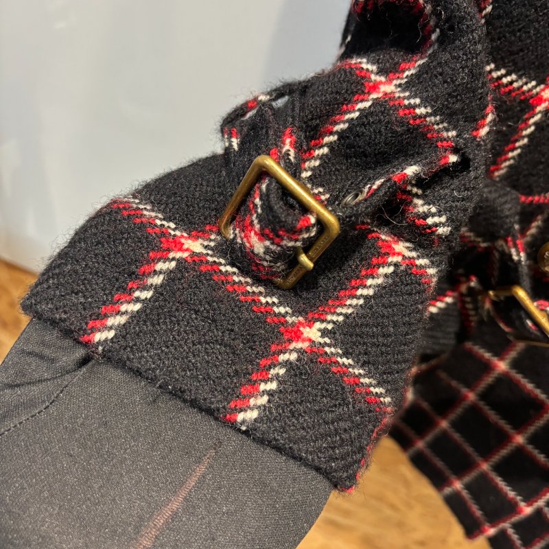 【美收精品】BURBERRY黑白紅色格子大衣 5-10-7