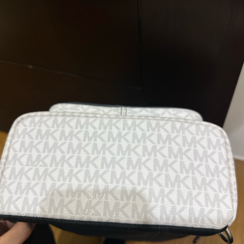 MICHAEL KORS COOPER滿版前口袋側背胸包-8