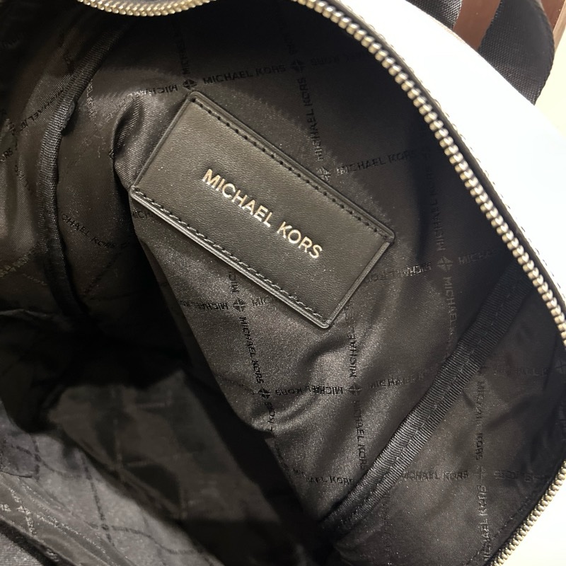 MICHAEL KORS COOPER滿版前口袋側背胸包-10