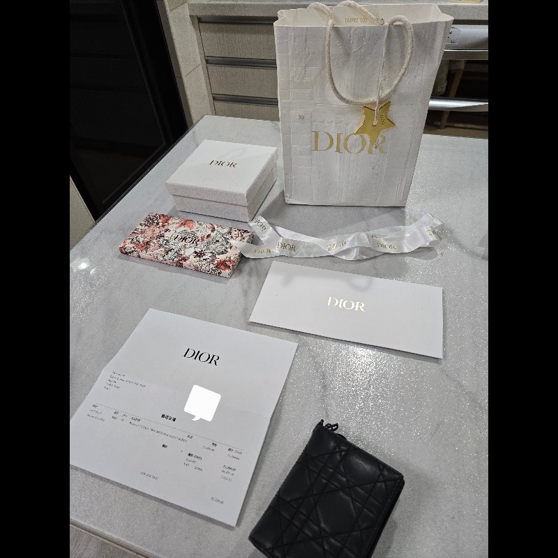 Lady Dior Lotus 錢包
消光黑色 Cannage 籐格紋羊皮
中夾錢包-4