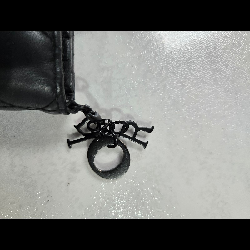 Lady Dior Lotus 錢包
消光黑色 Cannage 籐格紋羊皮
中夾錢包-15