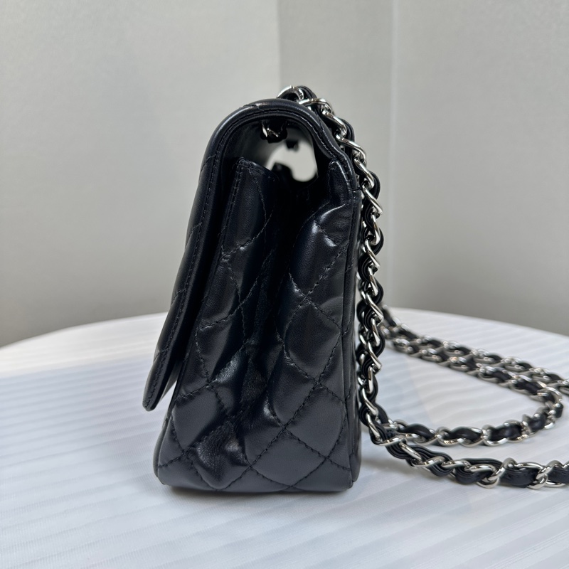 香奈兒/Chanel Surpique Chevron V紋銀扣黑色羊皮單肩斜背包33x10x18cm-3