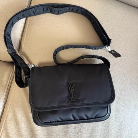 YSL聖羅蘭 黑色 尼龍niki郵差包小號斜挎包  底長約21