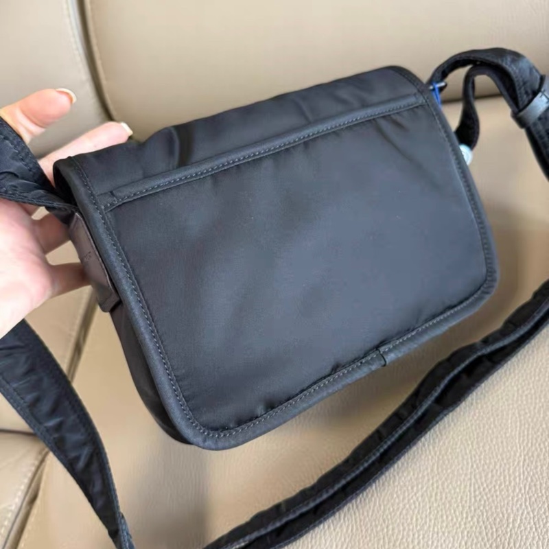 YSL聖羅蘭 黑色 尼龍niki郵差包小號斜挎包 底長約21-1