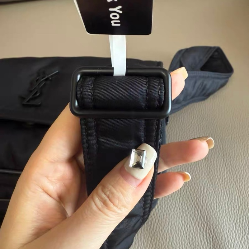 YSL聖羅蘭 黑色 尼龍niki郵差包小號斜挎包 底長約21-5