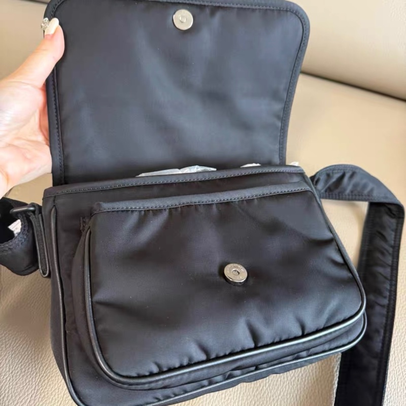 YSL聖羅蘭 黑色 尼龍niki郵差包小號斜挎包 底長約21-7