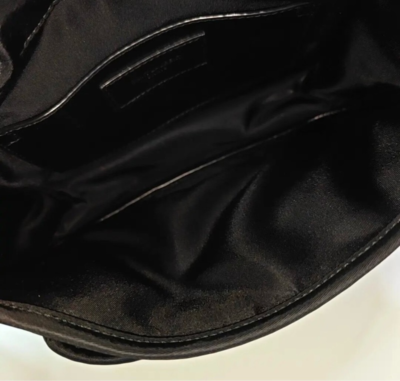 YSL聖羅蘭 黑色 尼龍niki郵差包小號斜挎包 底長約21-5