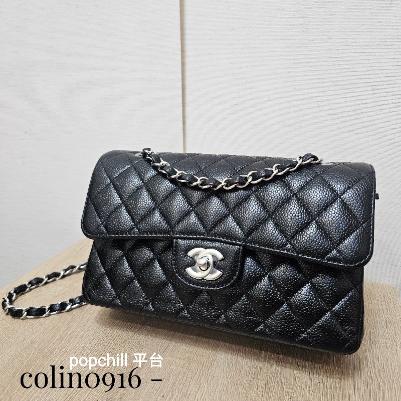 [未使用品項,晶片款新年超甜價出🧧] Chanel黑荔枝皮CoCo23銀釦肩背包-0