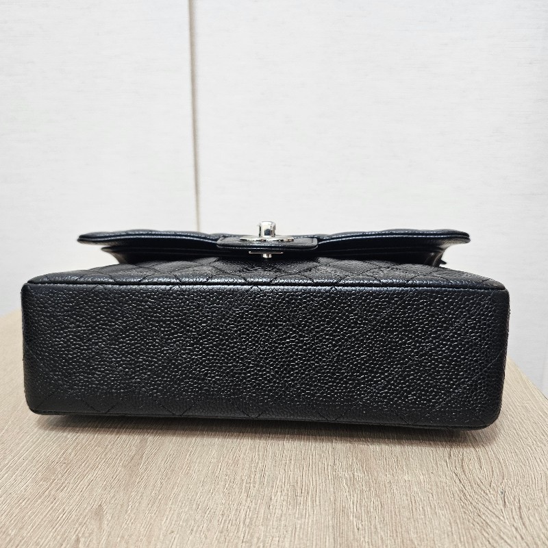 [未使用品項,晶片款新年超甜價出🧧] Chanel黑荔枝皮CoCo23銀釦肩背包-5